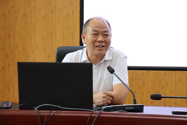 1724897765819325.jpg 王强教授作《弘扬教育家精神 做新时代高素质专业化的好教师》专题讲座.JPG