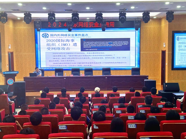 我校邀请分局网安支队专家来校进行讲座 (2).jpg