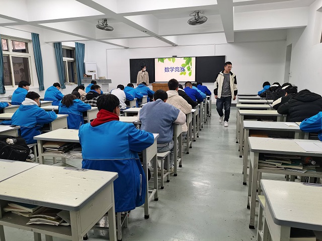 1733904401140174.jpg 图为比赛现场 - 副本.jpg