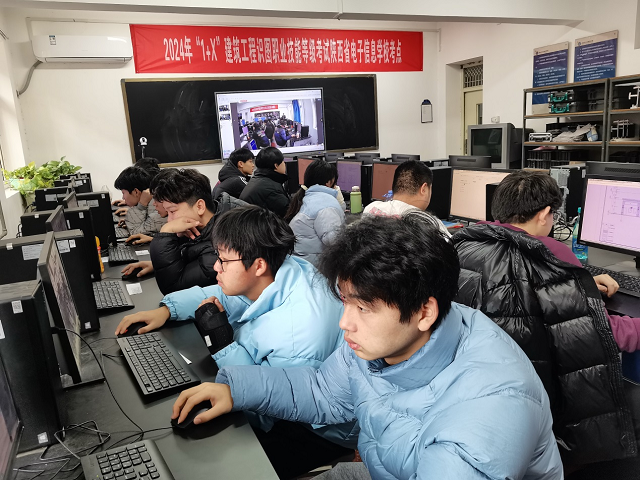 图为考试现场 - 副本.png