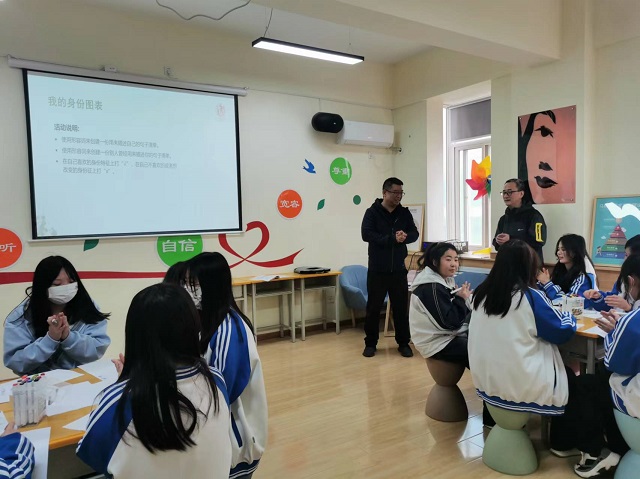 我校师生组织筹备活动 - 副本.jpg