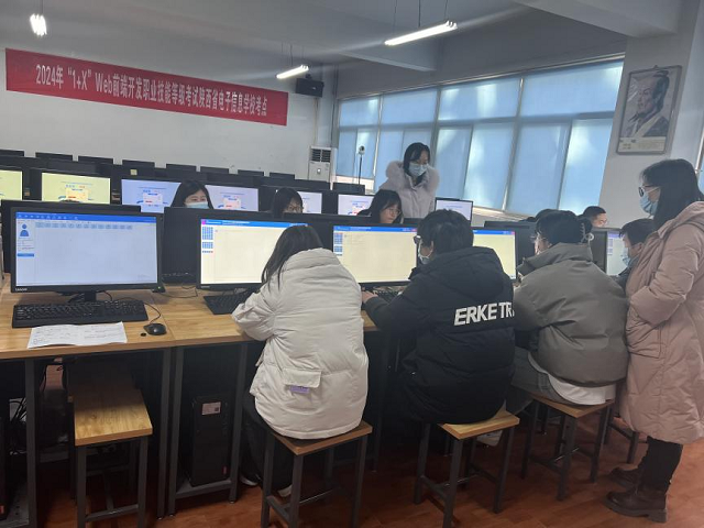 图为考试现场 - 副本.png