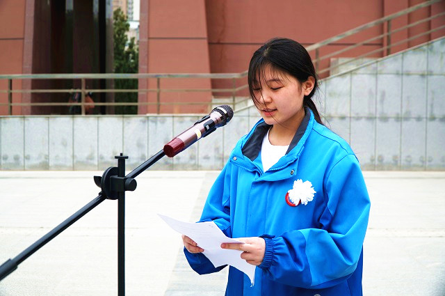 1743149808421241.jpg 学生代表张淑钰发言.jpg