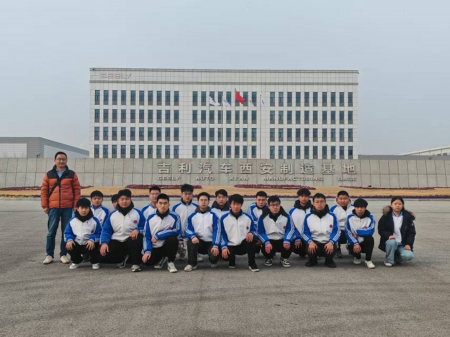 1743644836424539.jpg 我校学生赴企业实习 - 副本.jpg