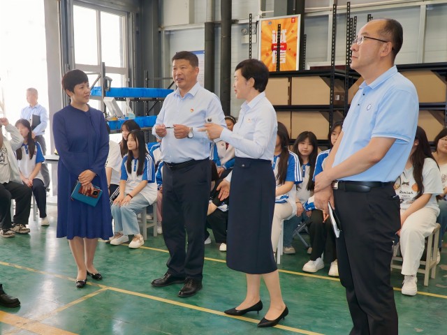 咸阳市秦都区职业教育中心一行参观我校实训场所 - 副本(1).jpg