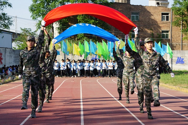 1745910747610105.jpg 运动员、裁判员代表队入场.jpg