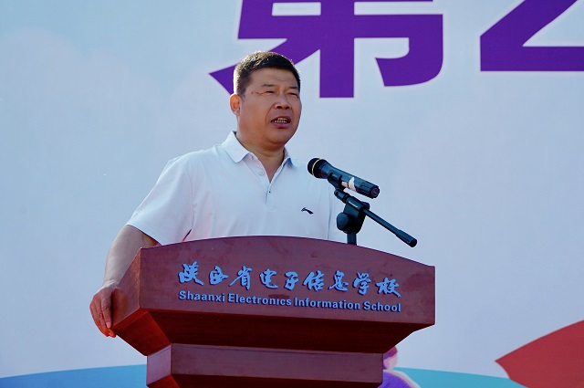 1745910962252114.jpg 党委书记顾学福宣布第29届运动会开幕.jpg