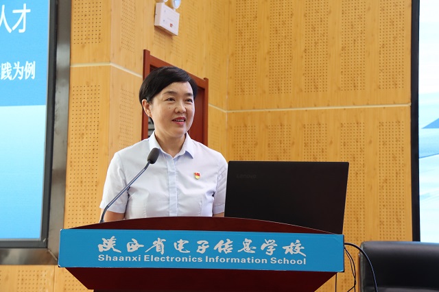 我校校长魏萍作专题报告.jpg