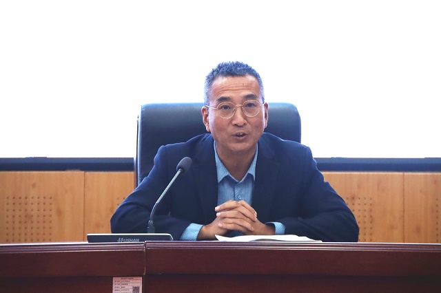 1760171504559443.jpg 党委副书记、纪委书记卢仁虎从师德师风建设角度提出要求 - 副本.jpg