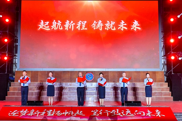 校领导朗诵《起航新程 铸就未来》.jpg