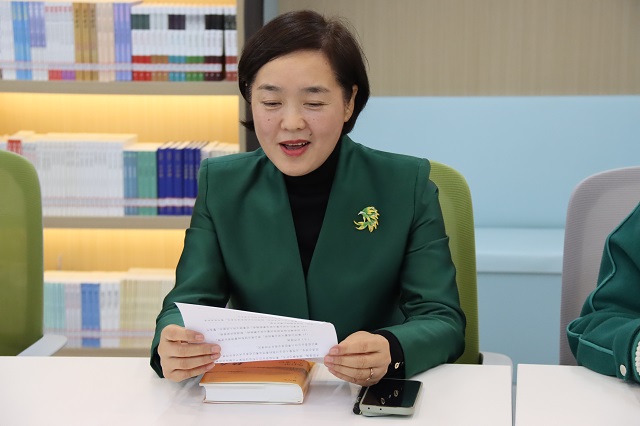 1762416175750252.jpg 校长魏萍分享阅读感悟与收获.jpg
