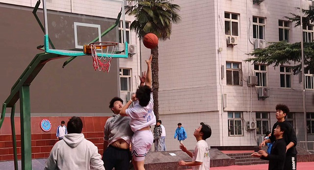 图为篮球赛现场 - 副本.jpg