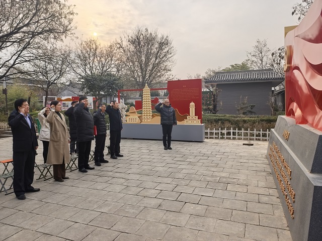 1765332649722537.jpg 理论学习中心组成员重温入党誓词 - 副本.jpg