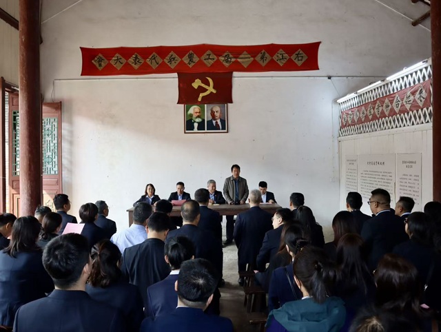 1768461936519663.jpg 学校党委理论学习中心组召开2026年第一次集体(扩大)学习会 (2).jpg